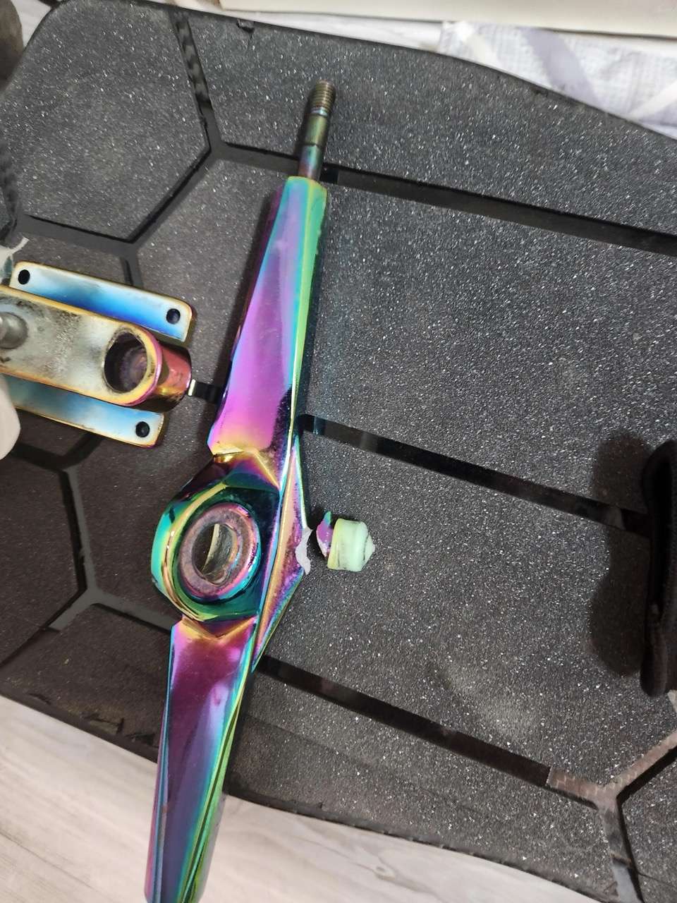 Ownboard Carbon Zeus Pro Broken Truck